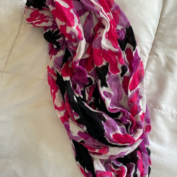 Lilly Pulitzer Riley Infinity Scarf - Picture 2 of 3